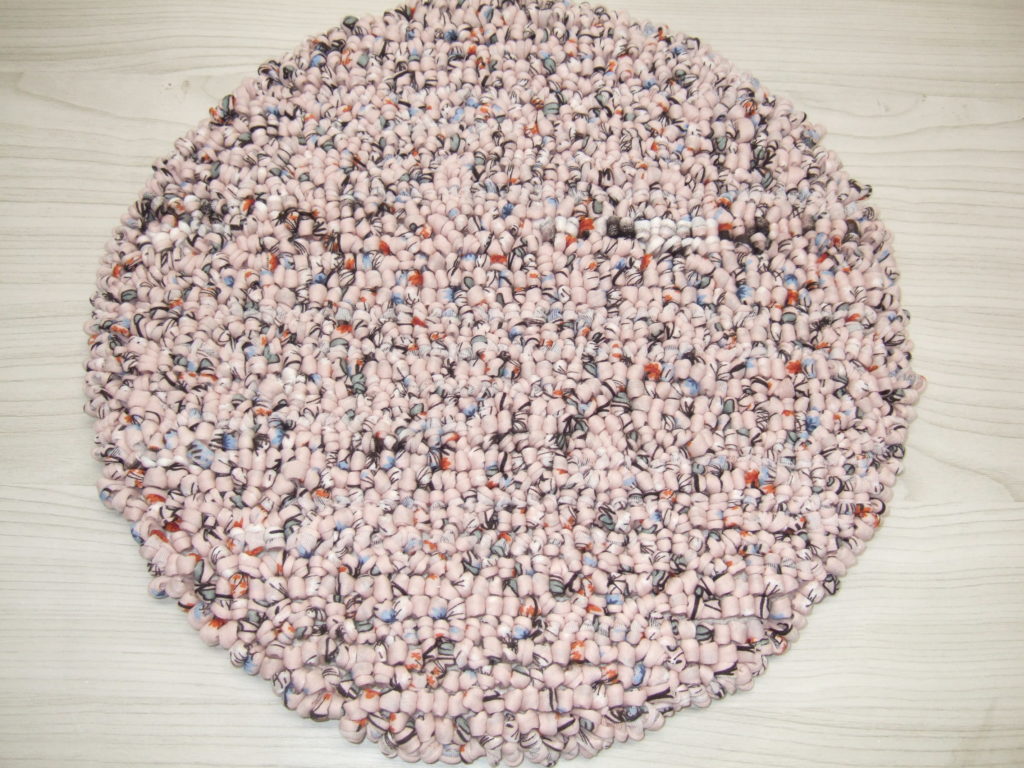 ズパゲッティチェアパッド円型35ｃｍピンク花柄 ズパゲッティ素材のチェアパッド ラグ マットなら栄光カーペット株式会社